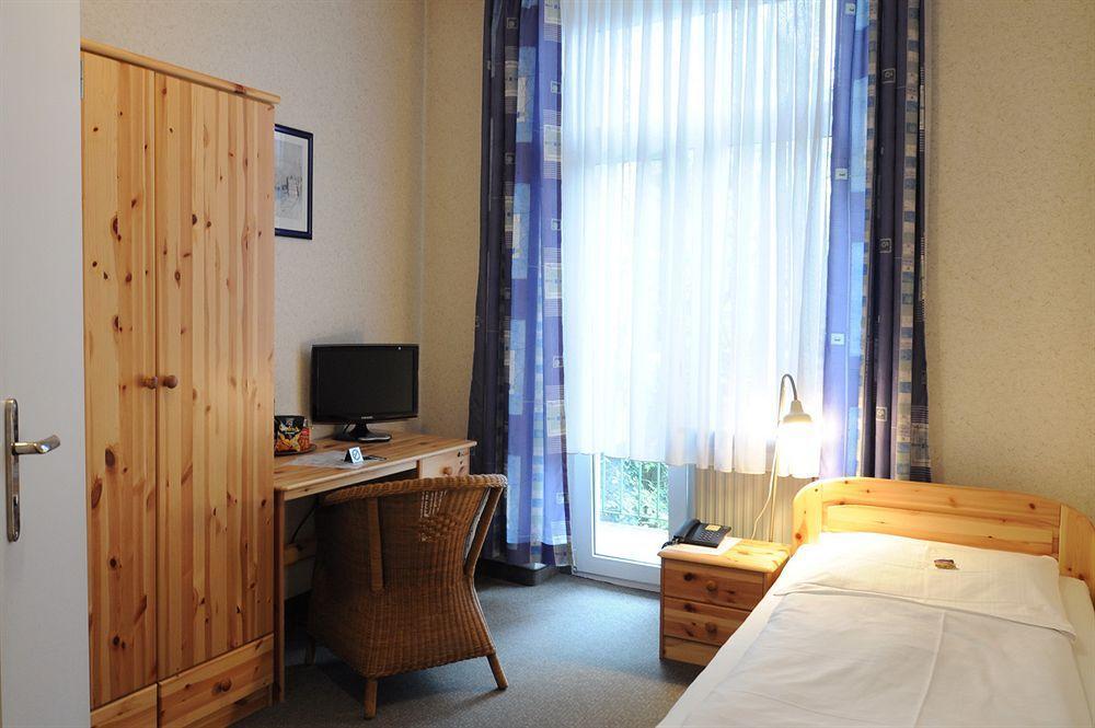 Hotel Karolinger Дюссельдорф Экстерьер фото